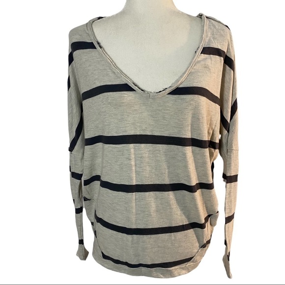We the Free raw hem lightweight v-neck sweatshirt - Picture 1 of 7